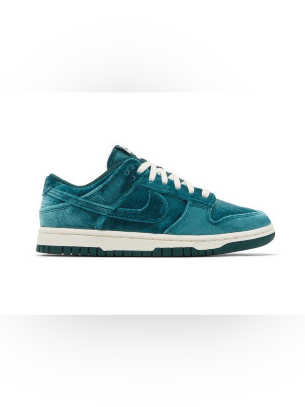 Nike Dunk Low Atomic Teal Green Velvet 
Women’s Size: 6